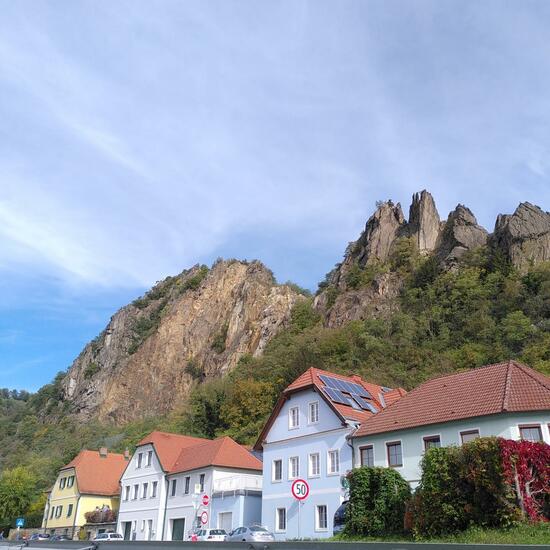 Landschaft: Berg und Felsen im Habitat Felsgebiet in der NatureSpots App